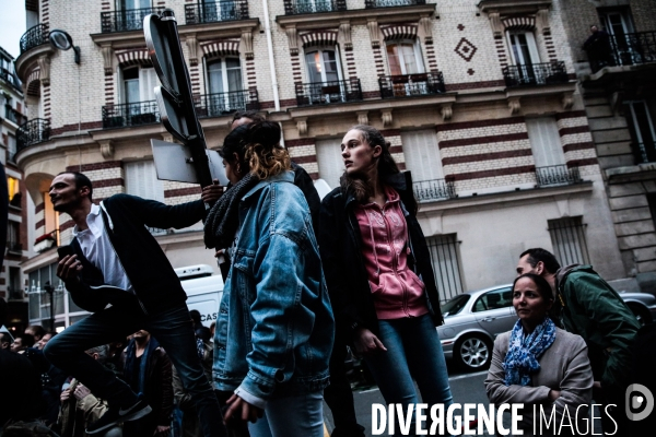 Ambiance rue de l abbe groult. en bas du qg d emmanuel macron // 2eme tour de la presidentielle 2017