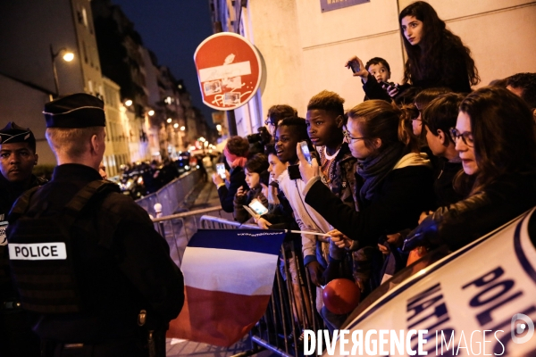 Ambiance rue de l abbe groult. en bas du qg d emmanuel macron // 2eme tour de la presidentielle 2017