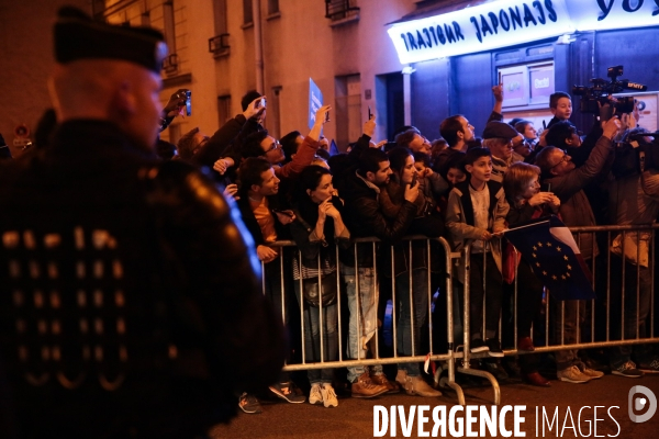 Ambiance rue de l abbe groult. en bas du qg d emmanuel macron // 2eme tour de la presidentielle 2017