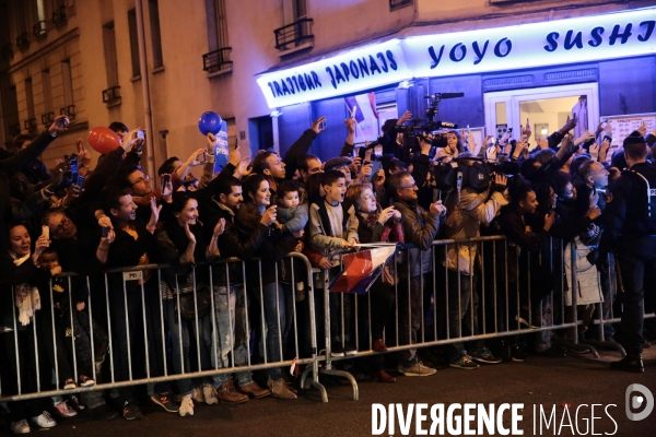 Ambiance rue de l abbe groult. en bas du qg d emmanuel macron // 2eme tour de la presidentielle 2017