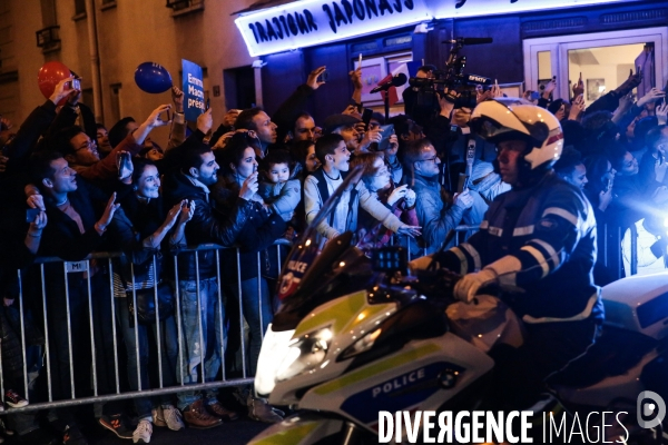 Ambiance rue de l abbe groult. en bas du qg d emmanuel macron // 2eme tour de la presidentielle 2017