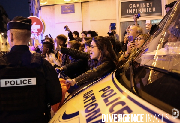 Ambiance rue de l abbe groult. en bas du qg d emmanuel macron // 2eme tour de la presidentielle 2017