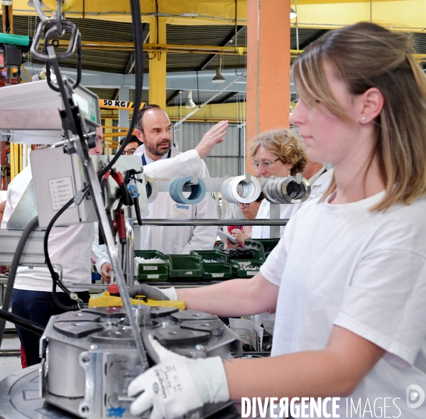 Edouard Philippe et Muriel Pénicaud visitent l équipementier automobile Telma