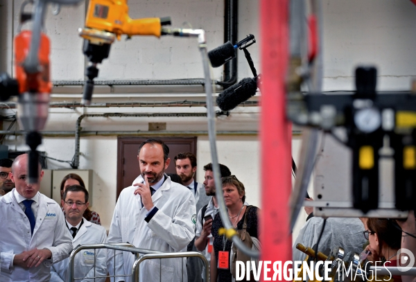 Edouard Philippe et Muriel Pénicaud visitent l équipementier automobile Telma