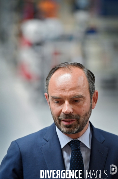 Edouard Philippe et Muriel Pénicaud visitent l équipementier automobile Telma