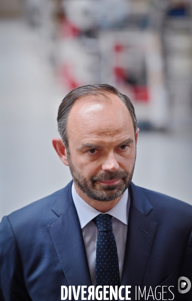 Edouard Philippe et Muriel Pénicaud visitent l équipementier automobile Telma