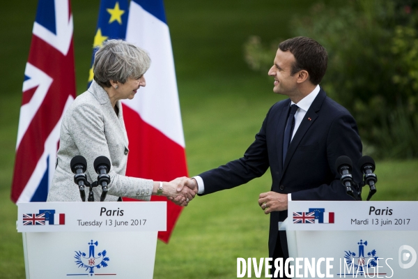 Emmanuel MACRON reçoit Theresa MAY à l Elysée