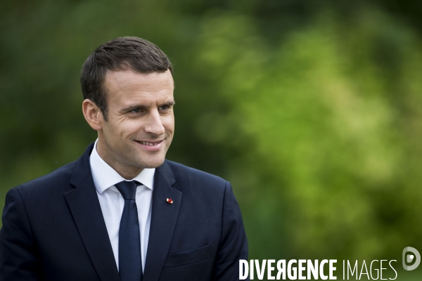 Emmanuel MACRON reçoit Theresa MAY à l Elysée