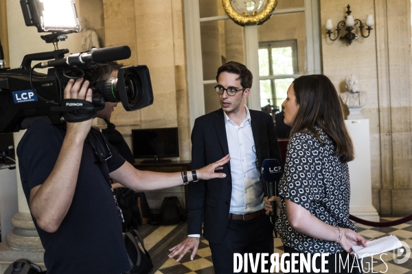 Accueil des députés à l assemblée nationale