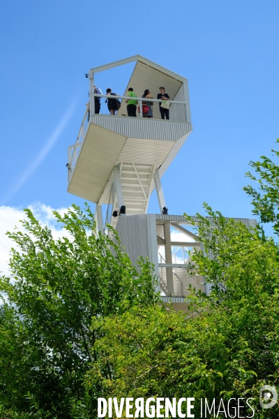 L observatoire du parc du peuple de l herbe  a Carrieres sous Poissy