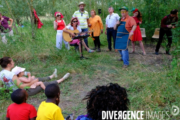 Theatre amateur au parc du peuple de l herbe  a Carrieres sous Poissy