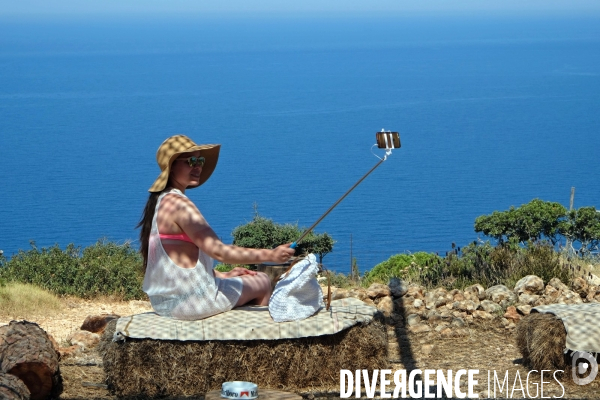 Grece. L ile de Zante.Selfie avec la grande bleue