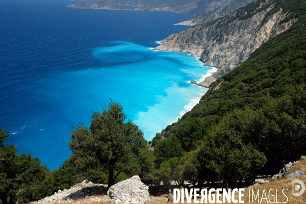 Grece. L ile de Cephalonie.Les falaises et les eaux turquoises de la plage de sable blanc de Mrytos