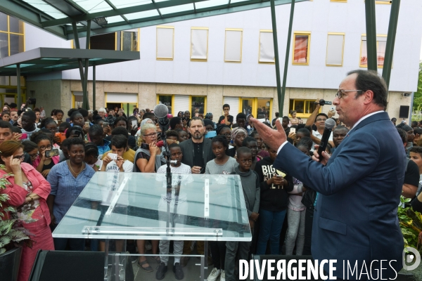 François Hollande au Collège Jean Vilar.
