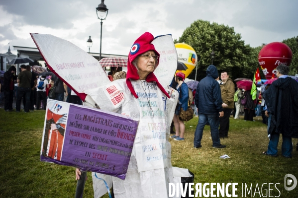 Pas de loi travail par ordonnances .