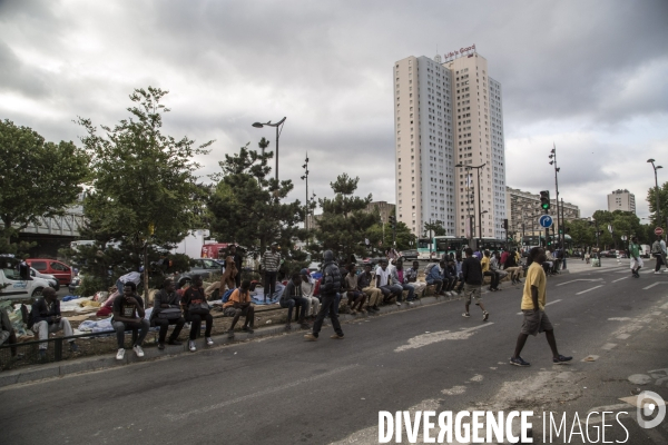 Les migrants et la Porte de la Chapelle en crise