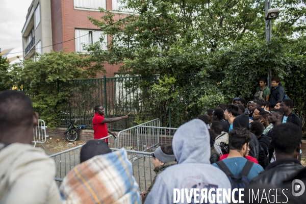 Les migrants et la Porte de la Chapelle en crise