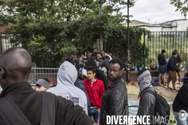 Les migrants et la Porte de la Chapelle en crise