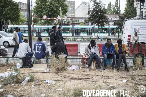 Les migrants et la Porte de la Chapelle en crise