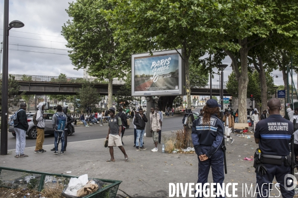 Les migrants et la Porte de la Chapelle en crise