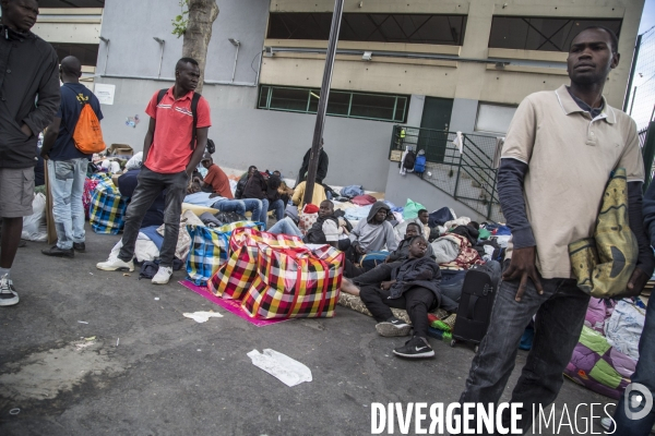 Les migrants et la Porte de la Chapelle en crise