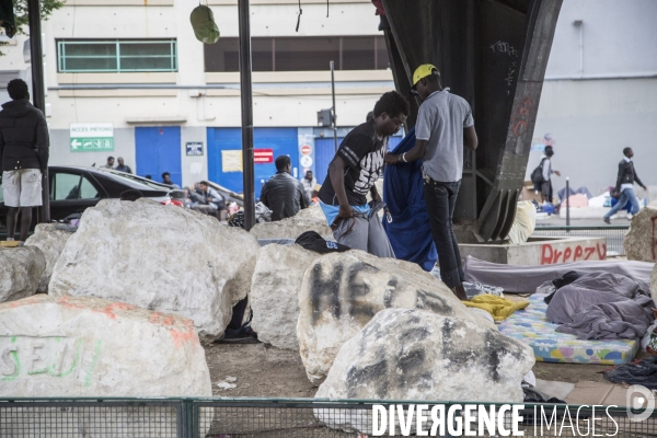 Les migrants et la Porte de la Chapelle en crise