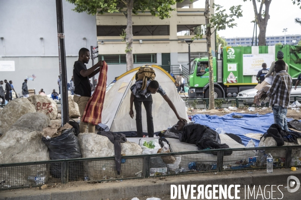 Les migrants et la Porte de la Chapelle en crise
