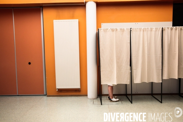 Legislatives 2017 // vote d anne roquet ( en marche )