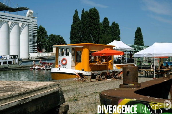 Un ete le long du canal de l Ourcq.Le Barboteur