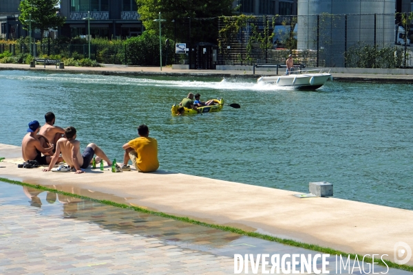 Un ete le long du canal de l Ourcq.