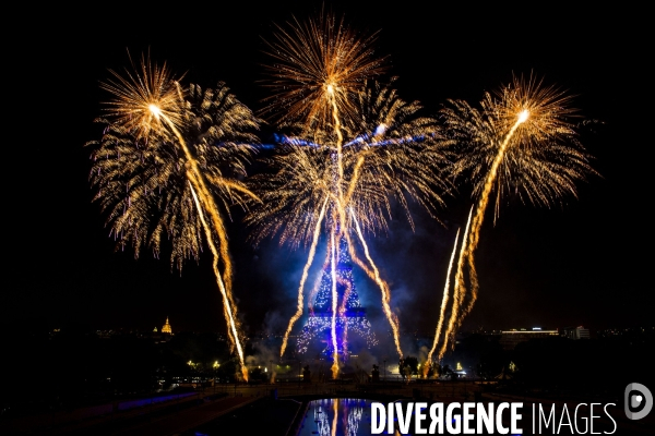 La tour Eiffel en voit de toutes les couleurs pour le 14 juillet