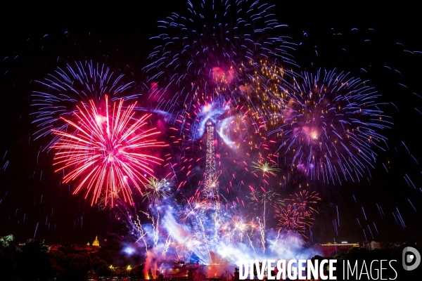 La tour Eiffel en voit de toutes les couleurs pour le 14 juillet