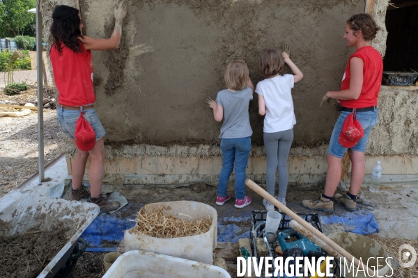 Le festival Bellastock - La ville des terres - consacre a la construction en terre crue