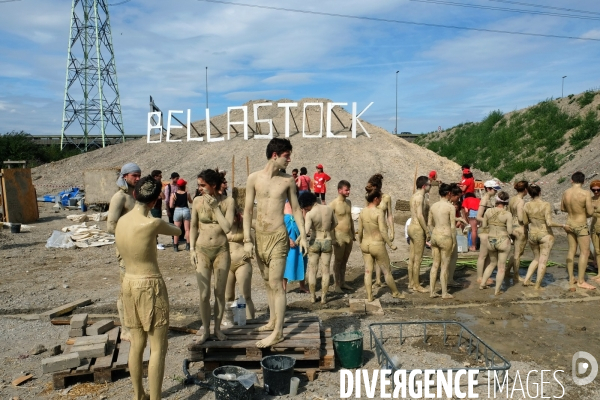 Le festival Bellastock - La ville des terres - consacre a la construction en terre crue