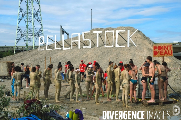 Le festival Bellastock - La ville des terres - consacre a la construction en terre crue