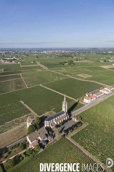 Saint-Emilion, au dessus des grands châteaux