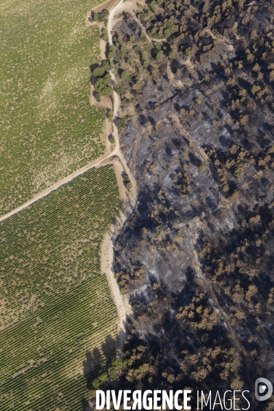 Survol du Luberon ravagé par le feu