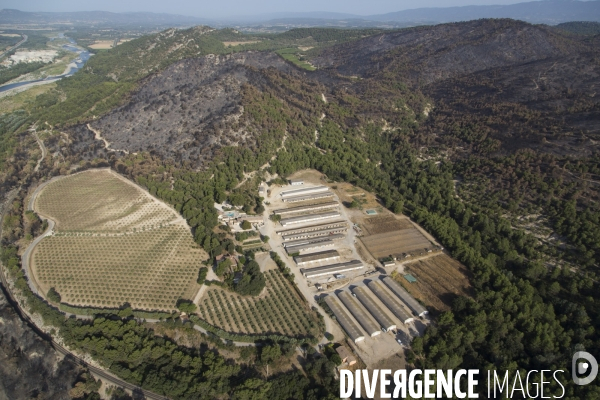 Survol du Luberon ravagé par le feu