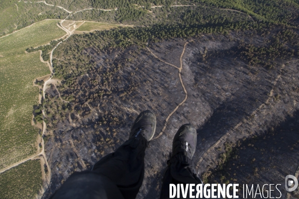 Survol du Luberon ravagé par le feu