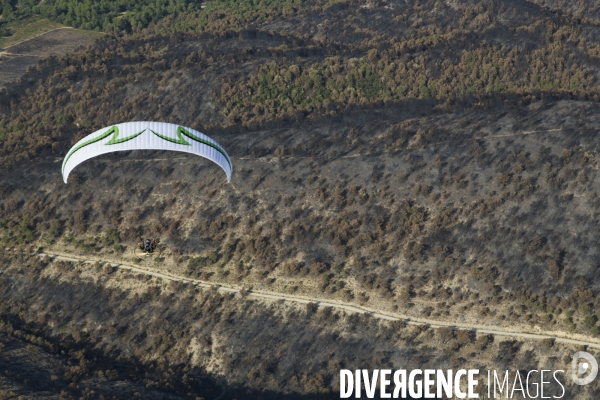 Survol du Luberon ravagé par le feu