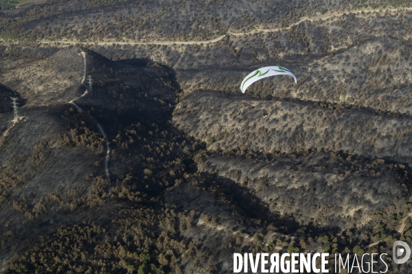 Survol du Luberon ravagé par le feu