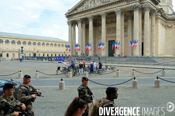Juillet2017.Operation sentinelle. .Des militaires patrouillent devant le Pantheon.Operation Vigipirate