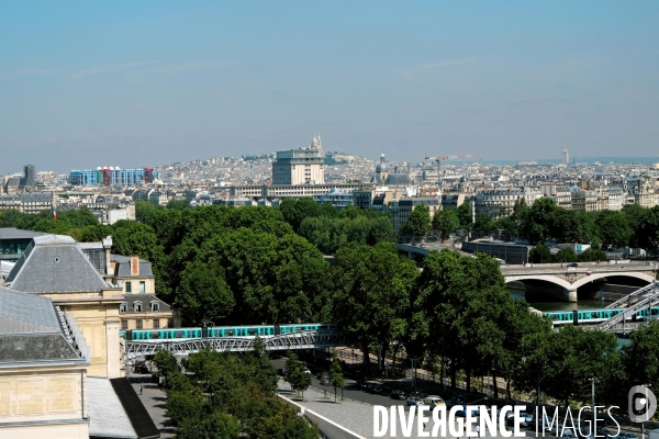 Juillet2017.Vue de Paris avec metro aerien