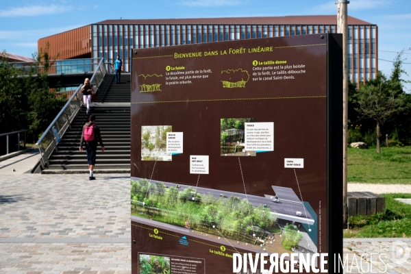 Juillet2017.Grand Paris.La passerelle du Millenaire entre Paris et le parc d affaires du Millenaire a Aubervilliers