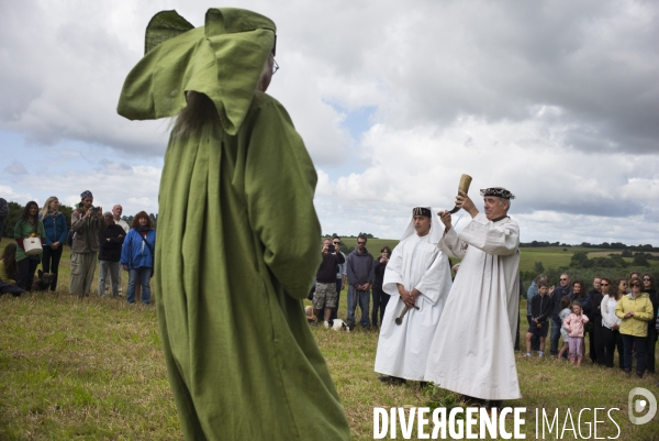 Rassemblement et ceremonie de druides, contre l exploitation des mines en bretagne.