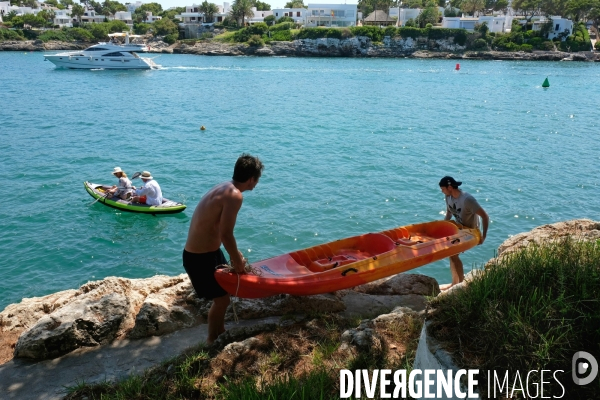 Depart pour une sortie en mer en Kayaks