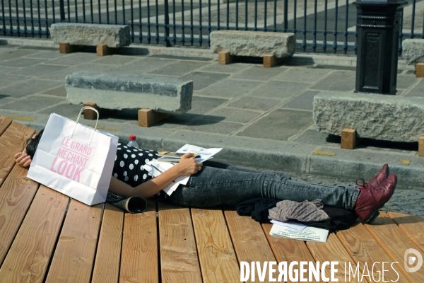 Sieste place du Pantheon