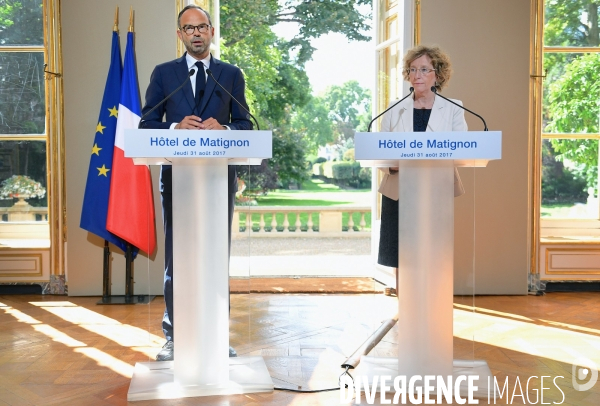 Présentation des ordonnances à Matignon