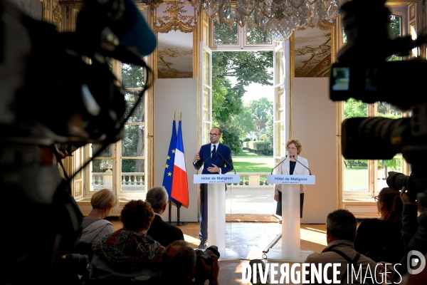 Présentation des ordonnances à Matignon