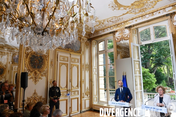 Présentation des ordonnances à Matignon